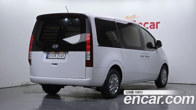Hyundai Staria 2025 — photo 2