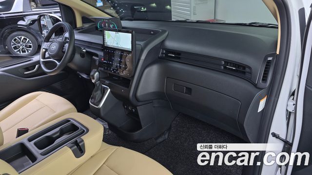 Hyundai Staria 2025 — photo 10