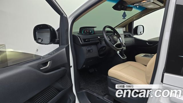 Hyundai Staria 2025 — photo 13