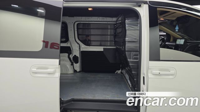 Hyundai Staria 2025 — photo 17