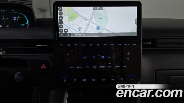 Hyundai Staria 2025 — photo 18