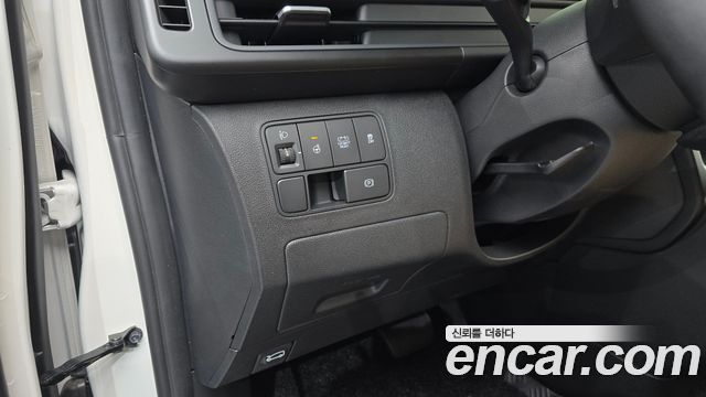 Hyundai Staria 2025 — photo 24