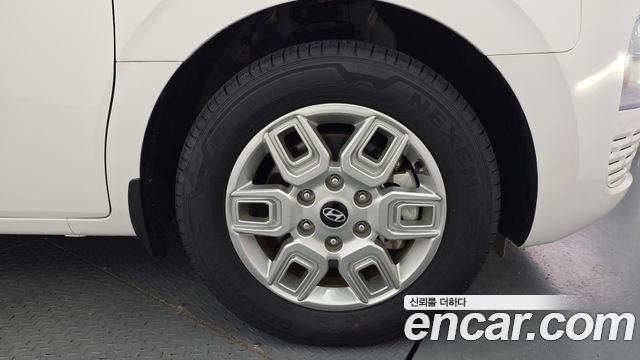 Hyundai Staria 2025 — photo 7