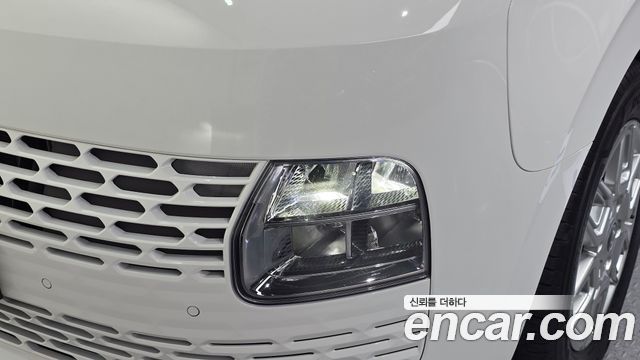Hyundai Staria 2025 — photo 8