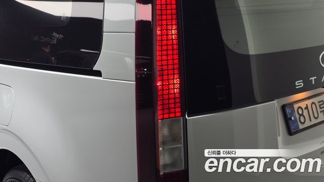 Hyundai Staria 2025 — photo 9