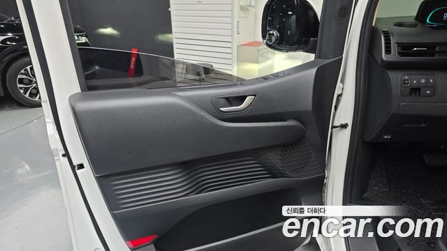 Hyundai Staria 2025 — photo 14