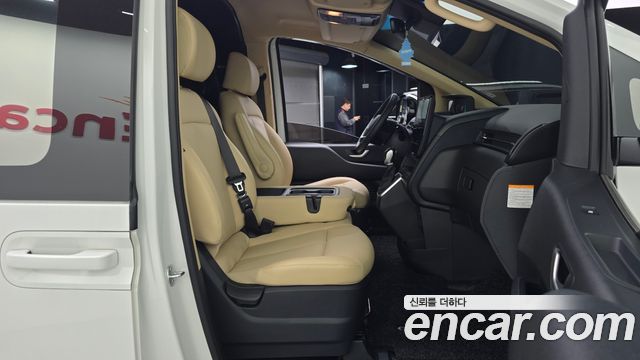 Hyundai Staria 2025 — photo 16