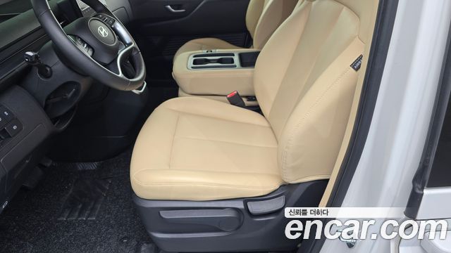 Hyundai Staria 2025 — photo 28