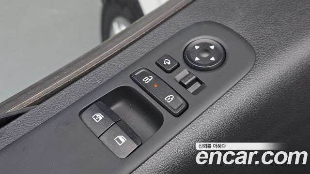 Hyundai Staria 2025 — photo 30
