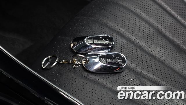 Mercedes-Benz S-Class 2021 — photo 32