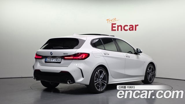 BMW 1-Series 2024 — photo 2