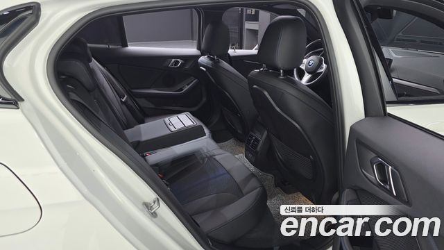 BMW 1-Series 2024 — photo 17