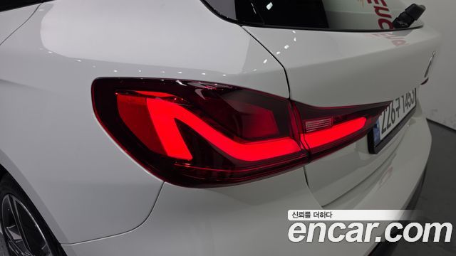 BMW 1-Series 2024 — photo 9