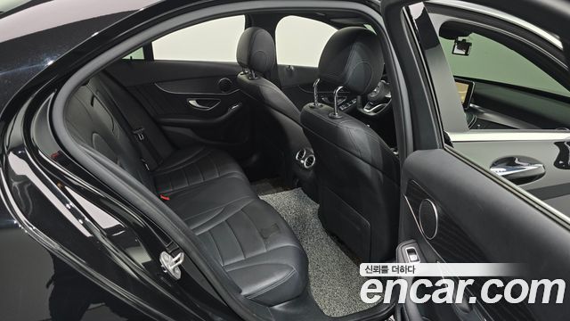Mercedes-Benz C-Class 2017 — photo 11