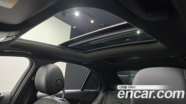 Mercedes-Benz C-Class 2017 — photo 18