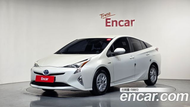 Toyota Prius 2018 — photo 1