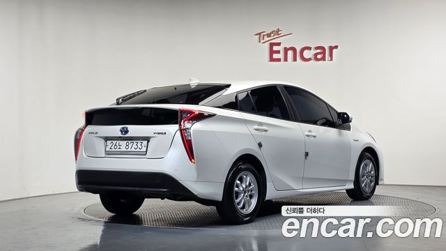 Toyota Prius 2018 — photo 2