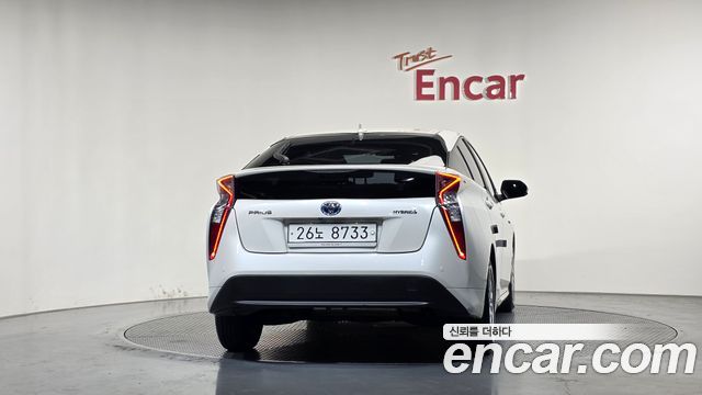 Toyota Prius 2018 — photo 4