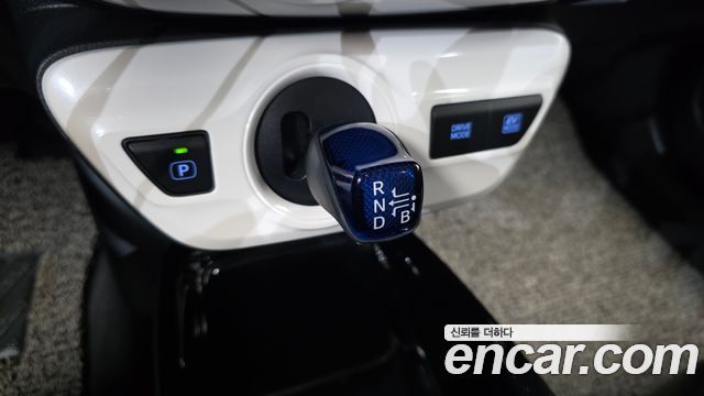 Toyota Prius 2018 — photo 12
