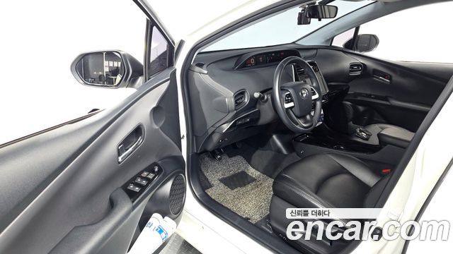 Toyota Prius 2018 — photo 13