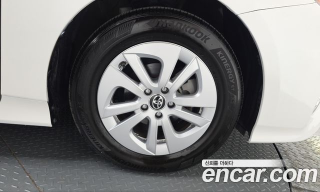 Toyota Prius 2018 — photo 7