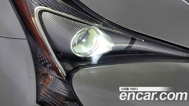 Toyota Prius 2018 — photo 8