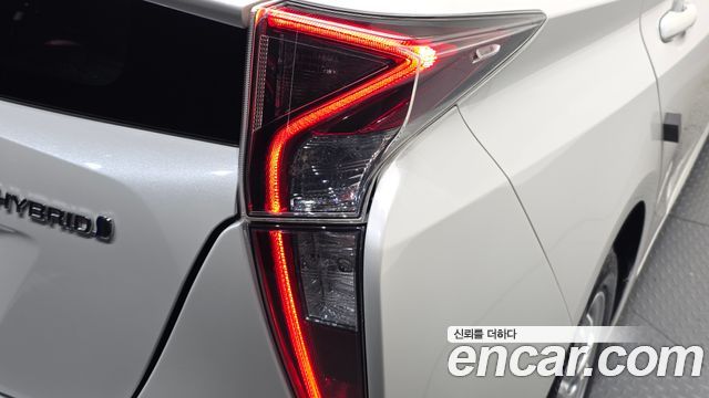 Toyota Prius 2018 — photo 9