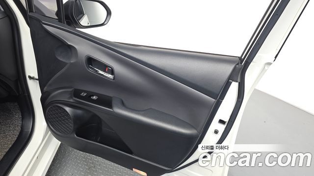 Toyota Prius 2018 — photo 14
