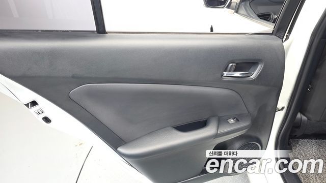 Toyota Prius 2018 — photo 15