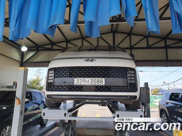 Hyundai Staria 2022 — photo 1