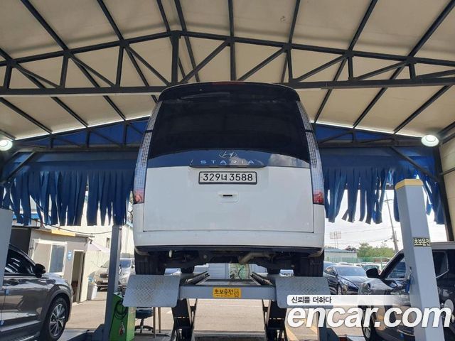 Hyundai Staria 2022 — photo 2