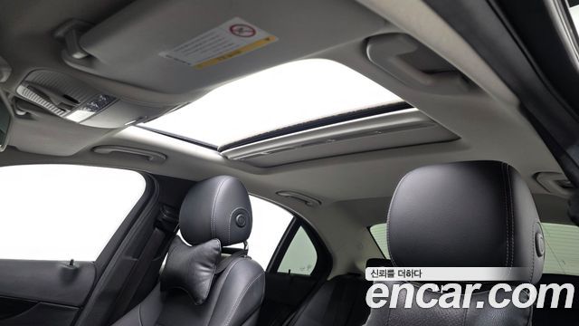 Mercedes-Benz C-Class 2017 — photo 19