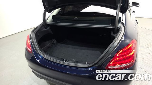 Mercedes-Benz C-Class 2017 — photo 20