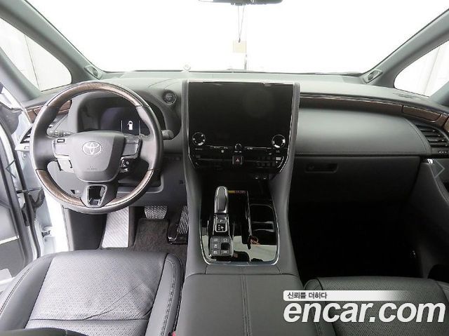 Toyota Alphard 2024 — photo 9
