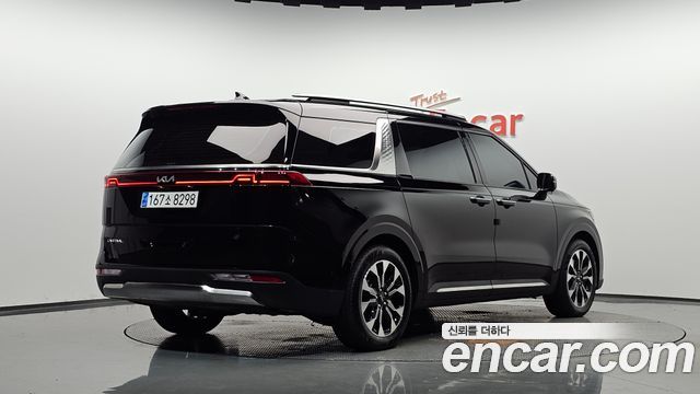 Kia Canival 2023 — photo 2