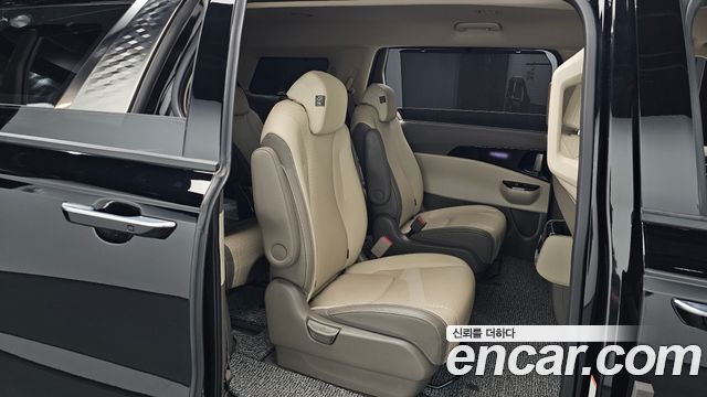 Kia Canival 2023 — photo 17
