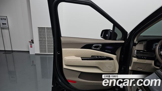 Kia Canival 2023 — photo 14