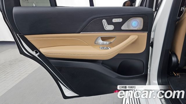 Mercedes-Benz GLS-Class 2024 — photo 15