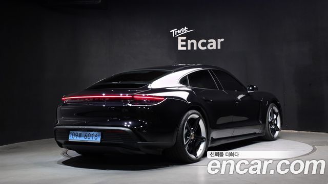 Porsche Taycan 2024 — photo 2