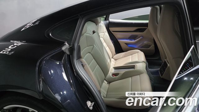 Porsche Taycan 2024 — photo 17