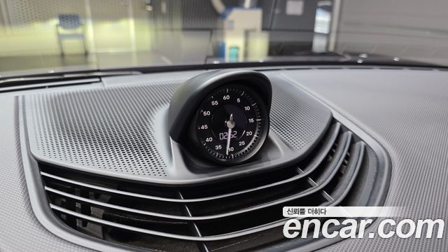 Porsche Taycan 2024 — photo 27