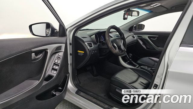 Hyundai AVANTE 2015 — photo 13