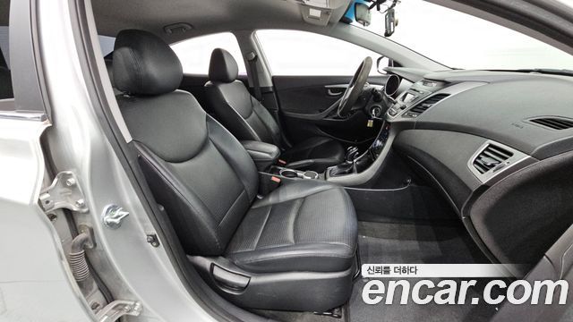 Hyundai AVANTE 2015 — photo 18