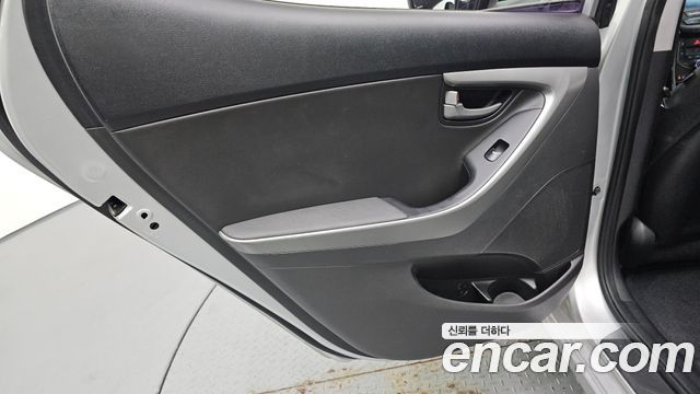 Hyundai AVANTE 2015 — photo 15