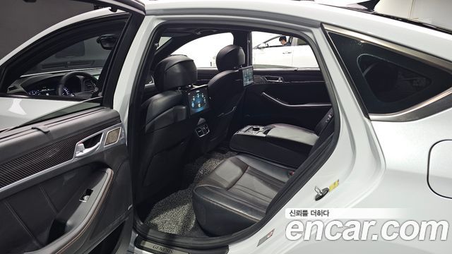 Genesis G80 2017 — photo 11