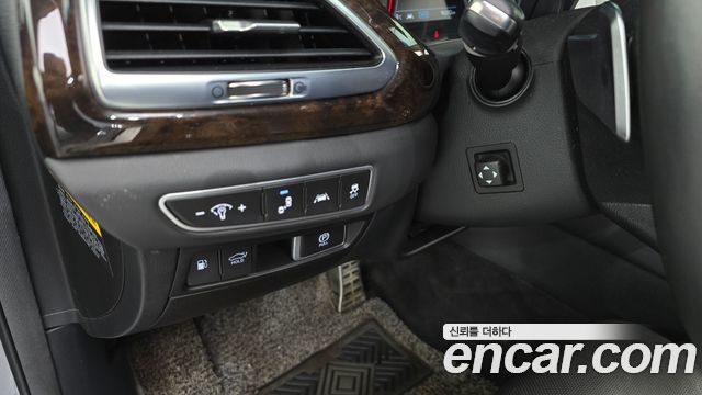 Genesis G90 2019 — photo 18