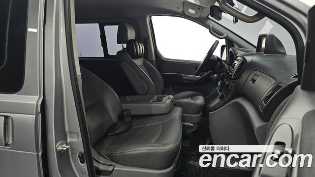 Hyundai Starex 2017 — photo 10