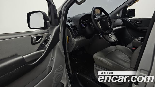 Hyundai Starex 2017 — photo 11