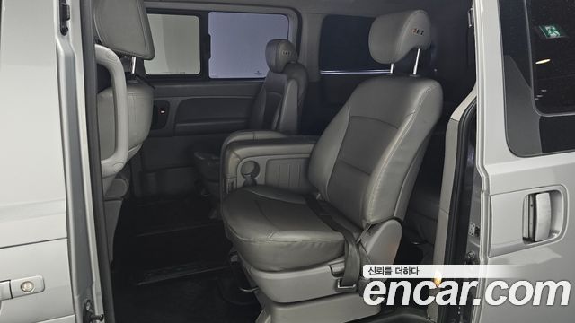 Hyundai Starex 2017 — photo 12