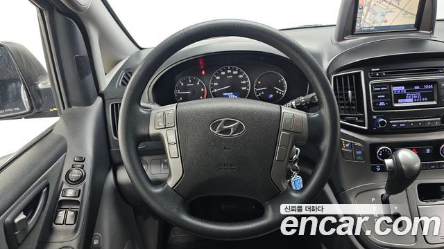 Hyundai Starex 2017 — photo 13